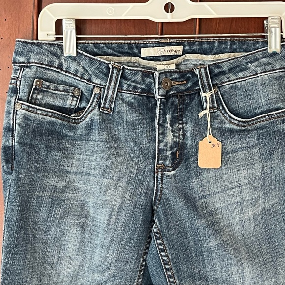 Refuge Classic Medium Wash Cropped, Distressed Denim Jeans Juniors Size 9 - Picture 9 of 15